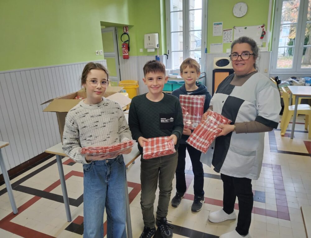 Des serviettes en tissu dans les trois restaurants scolaires
